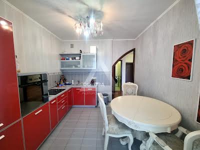 квартира за адресою Українська вул., 6А