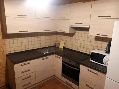 квартира за адресою Софії Русової вул., 3