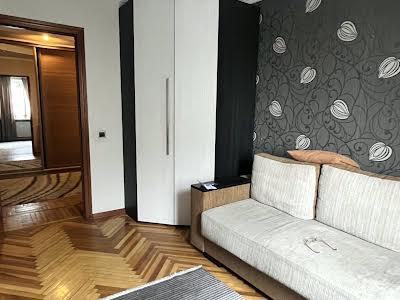 квартира за адресою Композитора Лятошинського вул., 8