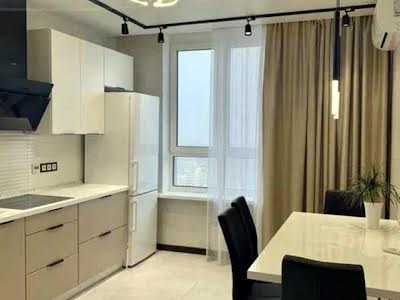 квартира за адресою Драгоманова вул., 10
