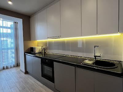 квартира за адресою Українська, 83 б