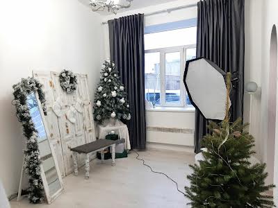 комерційна за адресою Тиха вул., 14