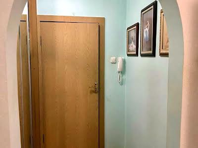 квартира за адресою Срібнокільська вул., 8