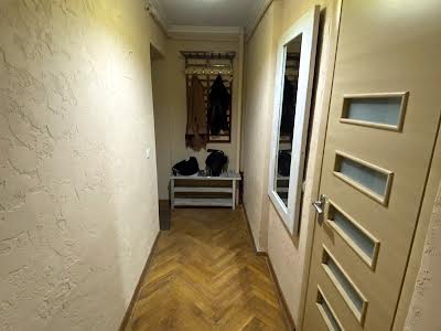 квартира за адресою Братів Дужих вул. (Володимира Комарова), 22