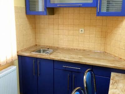 комерційна за адресою Луценка вул., 7