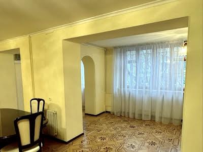квартира за адресою Базарна вул., 2б
