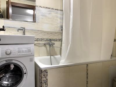 будинок за адресою Євгена Коновальця вул. (Гліба Успенського), 45