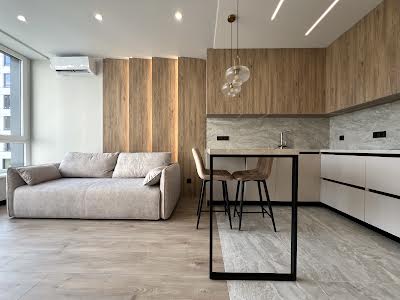 квартира за адресою Салютна вул., 2