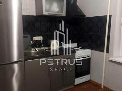 квартира за адресою Анни Ахматової вул., 6