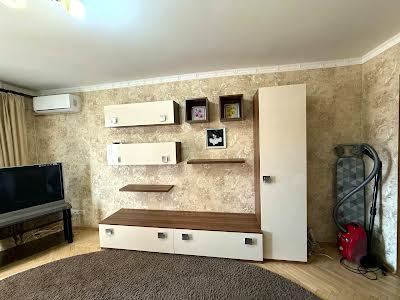 квартира за адресою Каштанова вул., 11