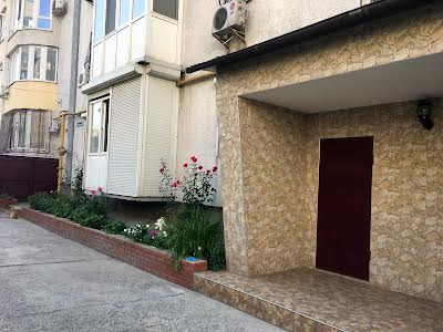 квартира за адресою 12-та Поздовжня вул., 16