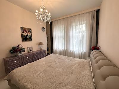 квартира за адресою Травневий пров., 4