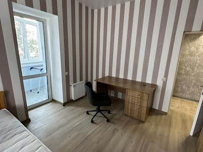 квартира за адресою Відродження, 3б