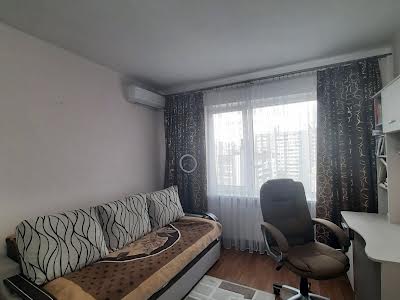квартира за адресою Бориса Гмирі вул., 12-Б