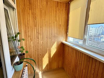 квартира за адресою Ревуцького вул., 7-В