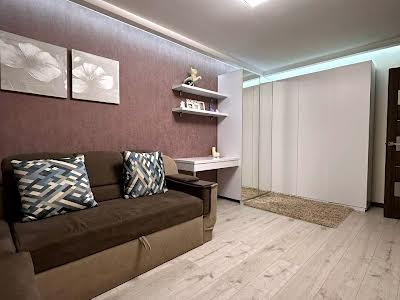 квартира за адресою Романа Атаманюка вул., 21