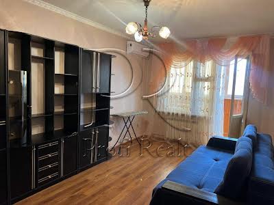 квартира за адресою Анни Ахматової вул., 14Б