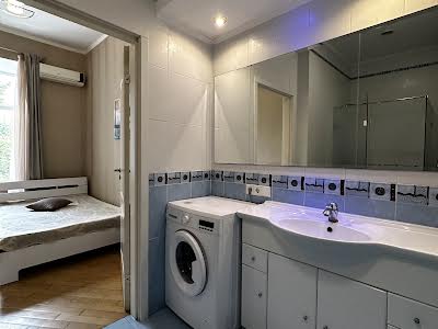 квартира за адресою Шота Руставелі вул., 33-Б
