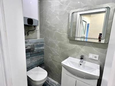 квартира за адресою Дніпровська набережна вул., 18А