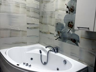 квартира за адресою Дніпровська набережна вул., 25
