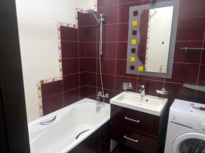квартира за адресою Анни Ахматової вул., 35
