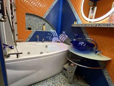 квартира за адресою Анни Ахматової вул., 43