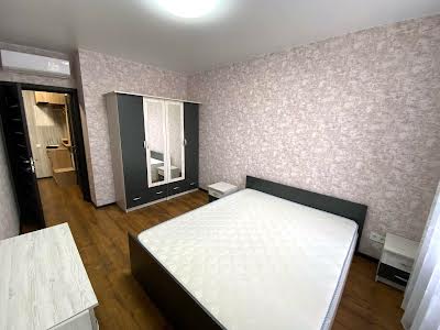 квартира за адресою Дніпровська набережна вул., 18-Б