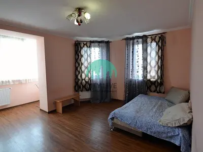 квартира за адресою Хотинська вул., 12