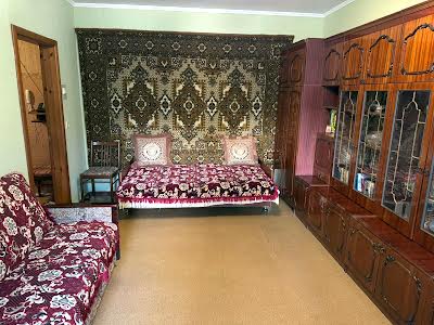 квартира за адресою Ревуцького вул., 18