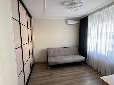 квартира за адресою Софії Русової вул., 7