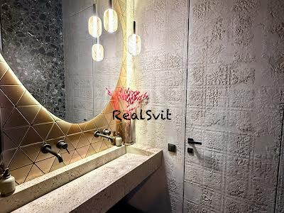 коммерческая по адресу Любомира Гузара просп. (Космонавта Комарова), 13