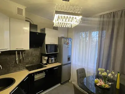 квартира за адресою Євгена Чикаленка вул., 75