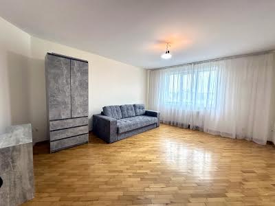 квартира за адресою Паркова вул., 18в