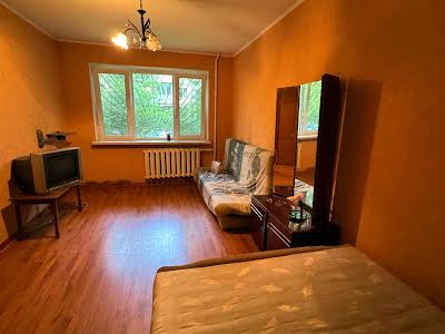 квартира за адресою Космонавтів вул., 44