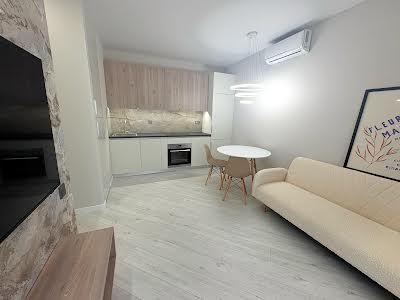 квартира за адресою Краснова вул., 3