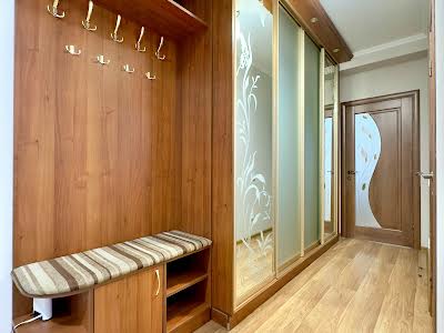 квартира за адресою Залізнична вул., 7м
