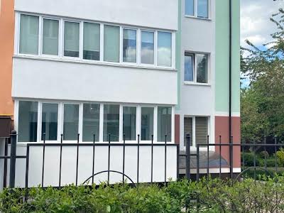квартира за адресою . Давидчука, 1
