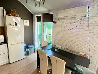 квартира за адресою Регенераторна вул., 4