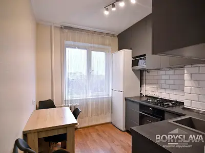 квартира за адресою Макарова, 28