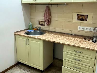 коммерческая по адресу Гонгадзе Георгия просп. (Советской Украины), 18-Д