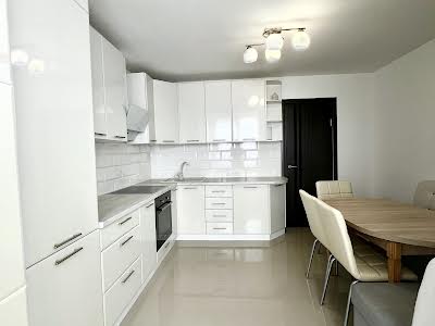 квартира за адресою Крайна вул., 1А