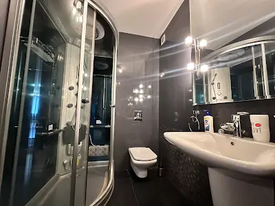 квартира за адресою Дніпровська набережна вул., 1