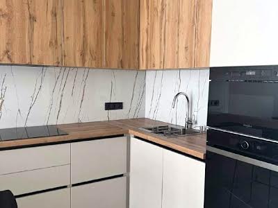 квартира за адресою Максимовича, 28-Е