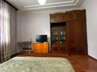 квартира за адресою Остапа Луцького вул., 5а
