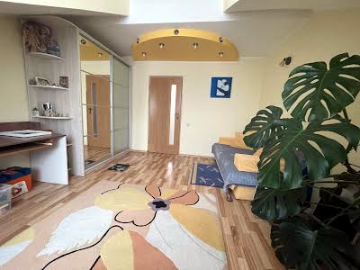 квартира за адресою Коновальця вул., 3