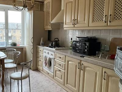квартира за адресою Автозаводська вул., 89а
