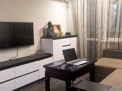 квартира за адресою Р.Атаманюка, 33