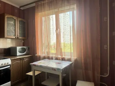 квартира за адресою Анни Ахматової вул., 14-Б