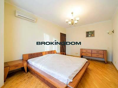 квартира за адресою Степана Руданського вул., 4-6