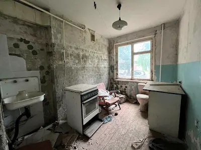 комерційна за адресою Міру, 21